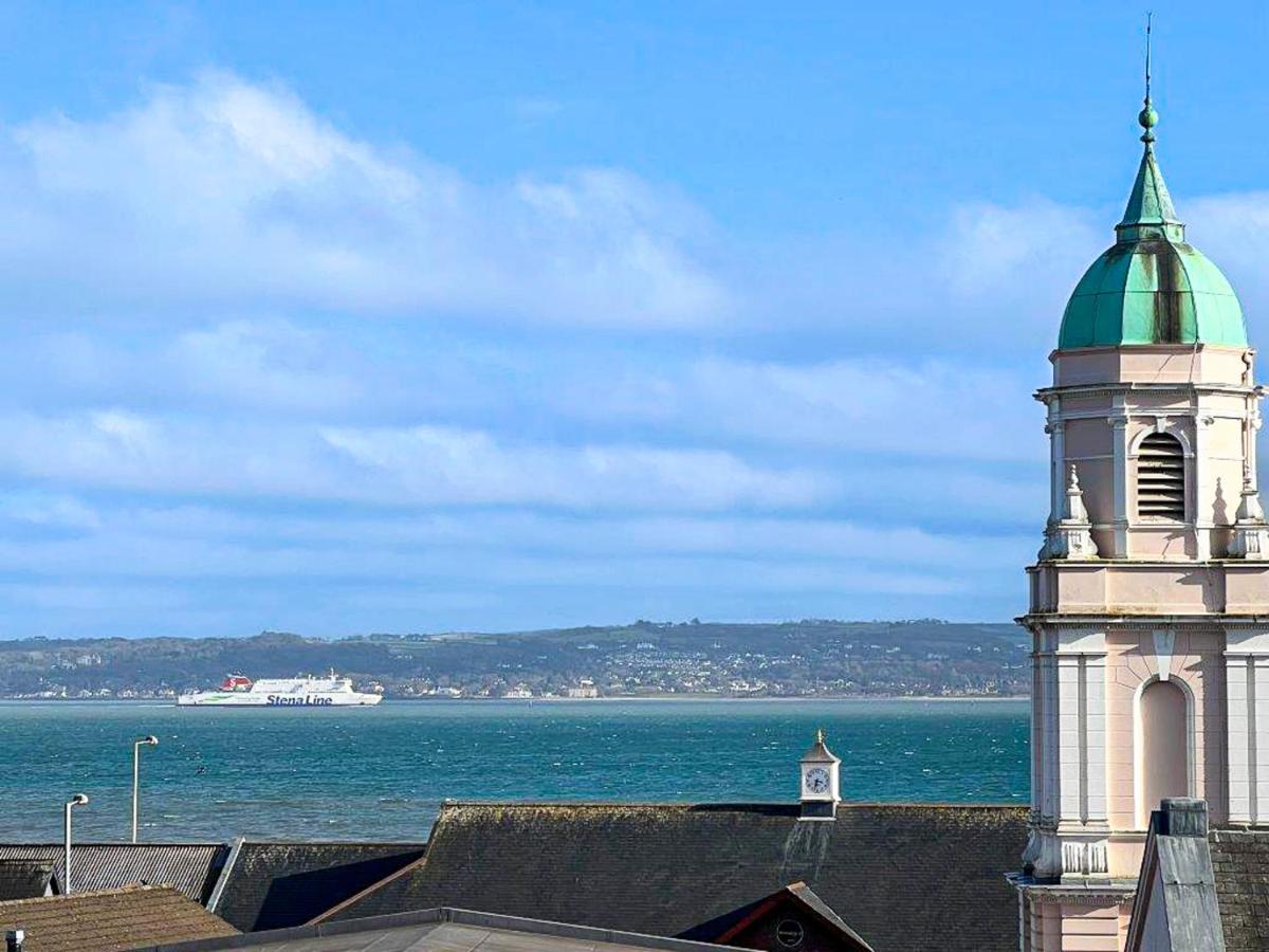 Modern Luxurious Apartment W/ Patio Balcony & View Jordanstown Luaran gambar