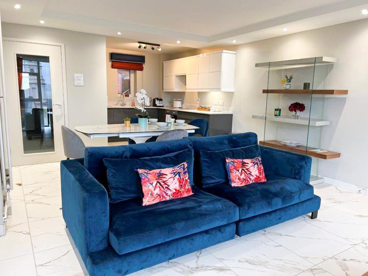 Modern Luxurious Apartment W/ Patio Balcony & View Jordanstown Luaran gambar