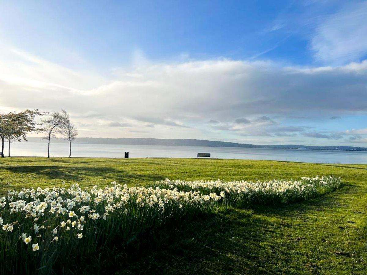 Modern Luxurious Apartment W/ Patio Balcony & View Jordanstown Luaran gambar