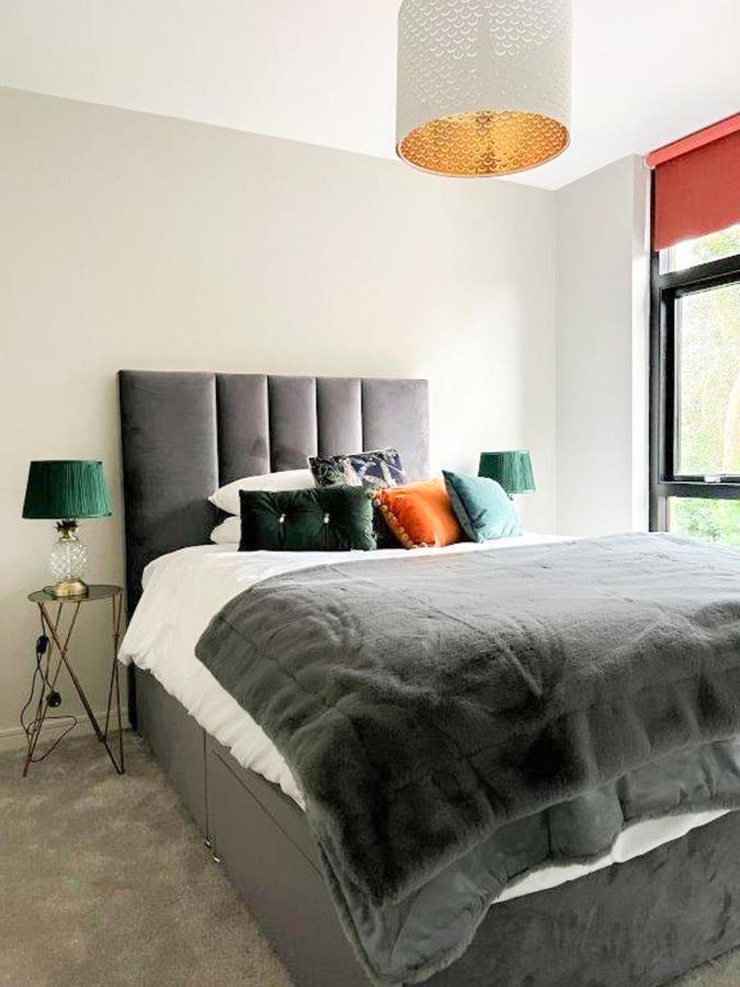 Modern Luxurious Apartment W/ Patio Balcony & View Jordanstown Luaran gambar