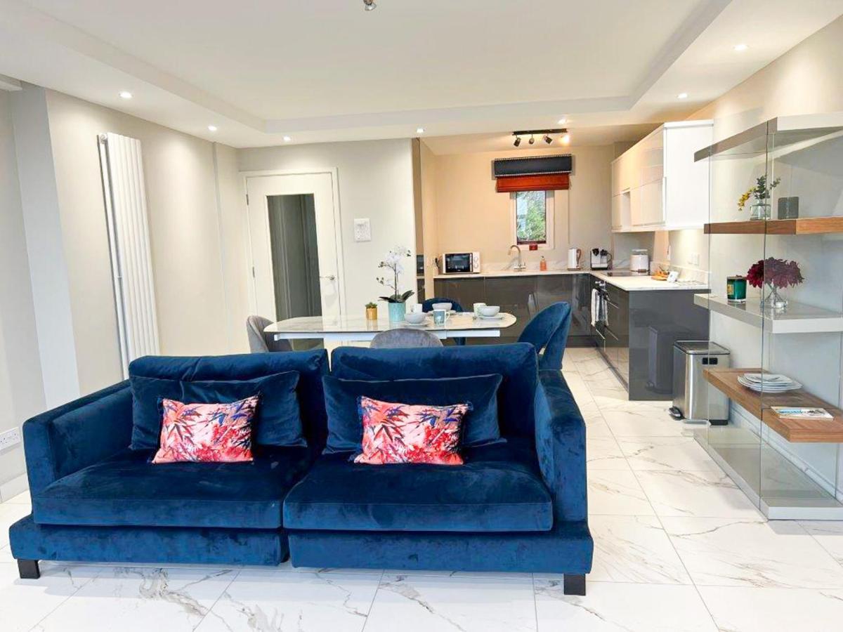 Modern Luxurious Apartment W/ Patio Balcony & View Jordanstown Luaran gambar