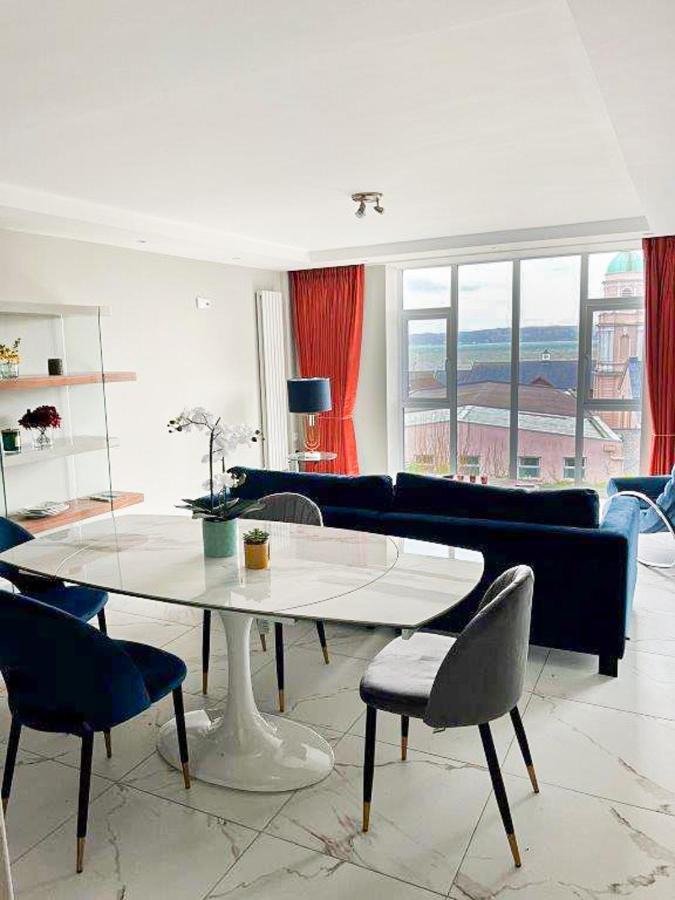 Modern Luxurious Apartment W/ Patio Balcony & View Jordanstown Luaran gambar