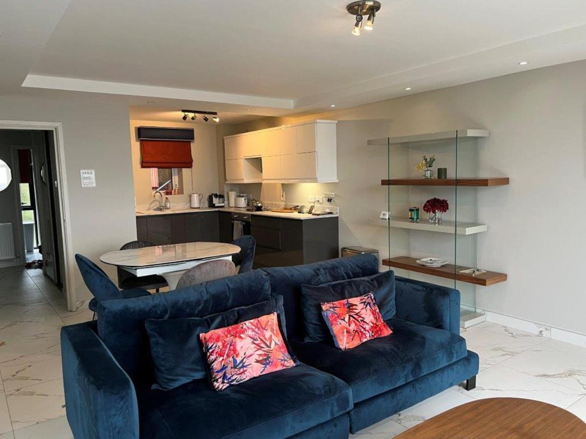 Modern Luxurious Apartment W/ Patio Balcony & View Jordanstown Luaran gambar