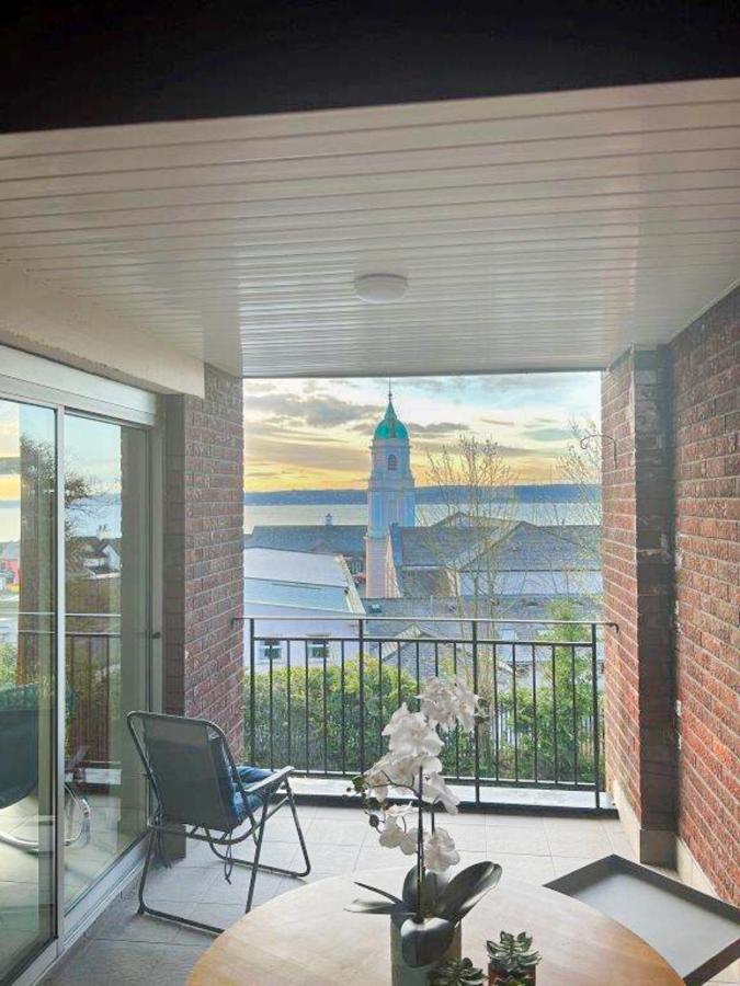 Modern Luxurious Apartment W/ Patio Balcony & View Jordanstown Luaran gambar