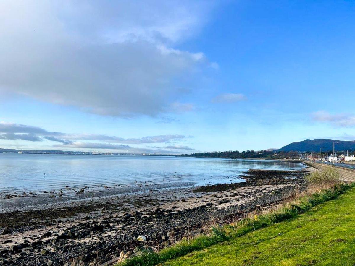 Modern Luxurious Apartment W/ Patio Balcony & View Jordanstown Luaran gambar
