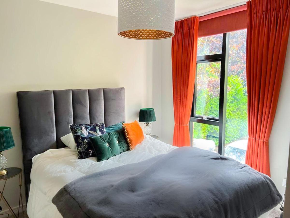 Modern Luxurious Apartment W/ Patio Balcony & View Jordanstown Luaran gambar